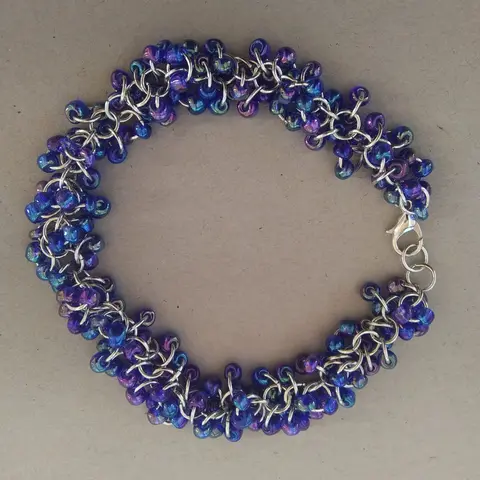 Shaggy Loops Chainmaille Bracelet - sapphire rainbow beads x2