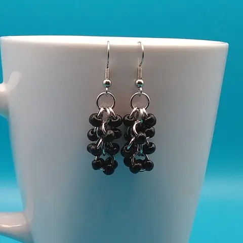 Shaggy Loops Chainmaille Earrings - black beads x2