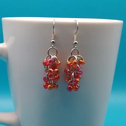 Shaggy Loops Chainmaille Earrings - red rainbow beads x2