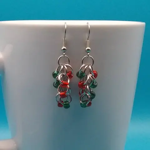 Shaggy Loops Chainmaille Earrings - emerald and red beads