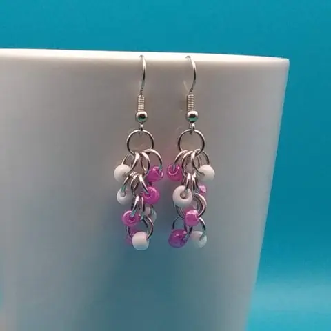 Shaggy Loops Chainmaille Earrings - white and rose beads